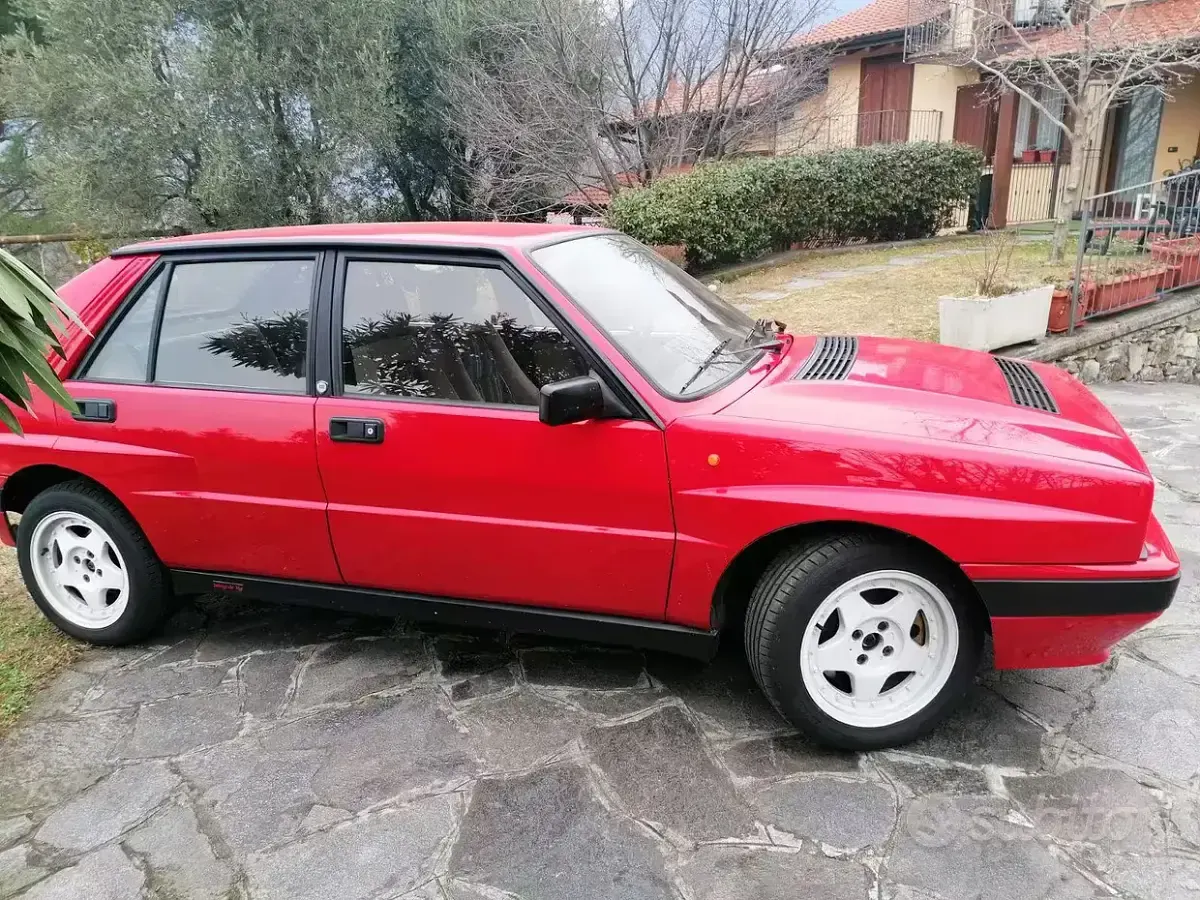 Usata Lancia Delta 196 CV (144 kW) 1990 Rosso Utilitaria