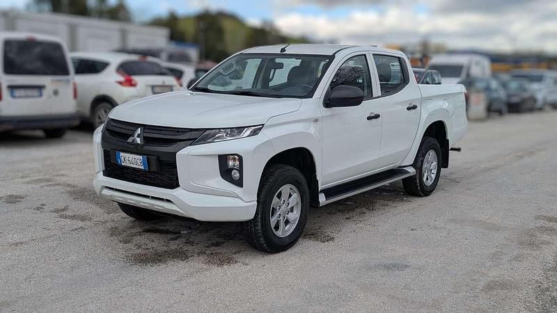 Usata Mitsubishi L200 Invite 150 CV (110 kW) 2023 Bianco Pick-up