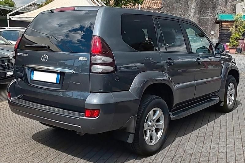 Usata Toyota Land Cruiser 173 CV (127 kW) 2007 Grigio SUV