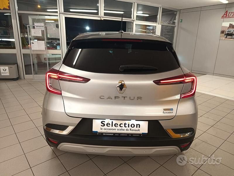 Usata Renault Captur Intens 145 CV (106 kW) 2022 Grigio SUV