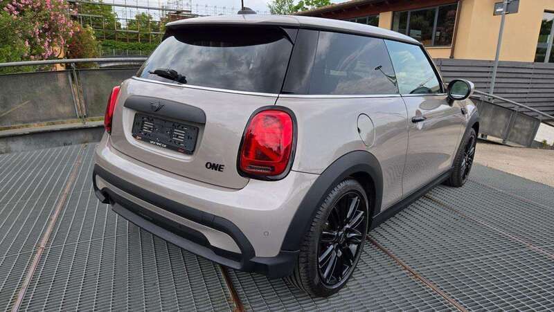 Grigio Usata 2022 Mini ONE Classic Due volumi | 23.600 € (Buon prezzo) - Immagine 1/4