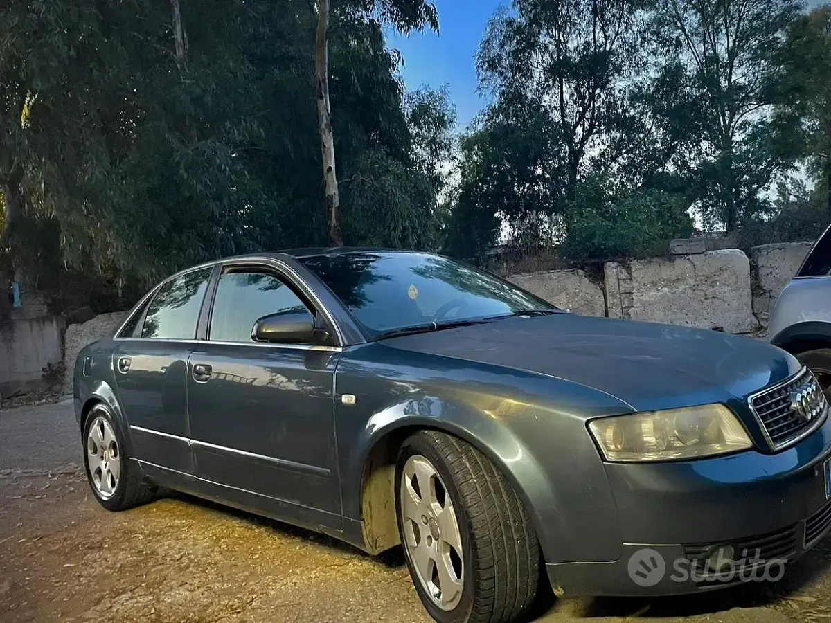 Usata Audi A4 130 CV (95 kW) 2001 Bluazzurro Berlina