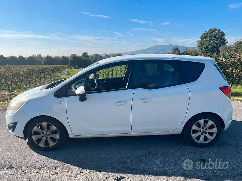 Usata Opel Meriva Cosmo 95 CV (69 kW) 2012 Bianco Monovolume