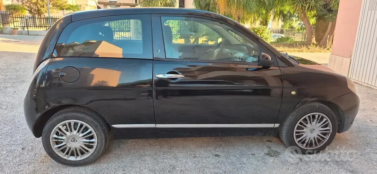 Usata Lancia Ypsilon 60 CV (44 kW) 2007 Nero Utilitaria