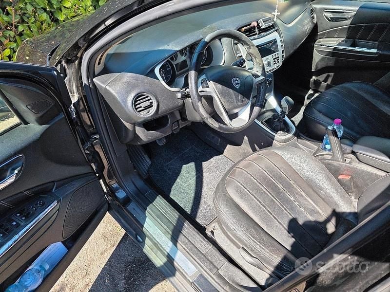 Usata Lancia Delta 120 CV (88 kW) 2008 Utilitaria