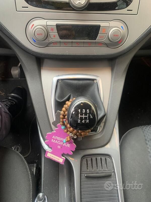 Blu Usata 2010 Ford C-MAX Monovolume | 2000 € (Super prezzo) - Immagine 1/4