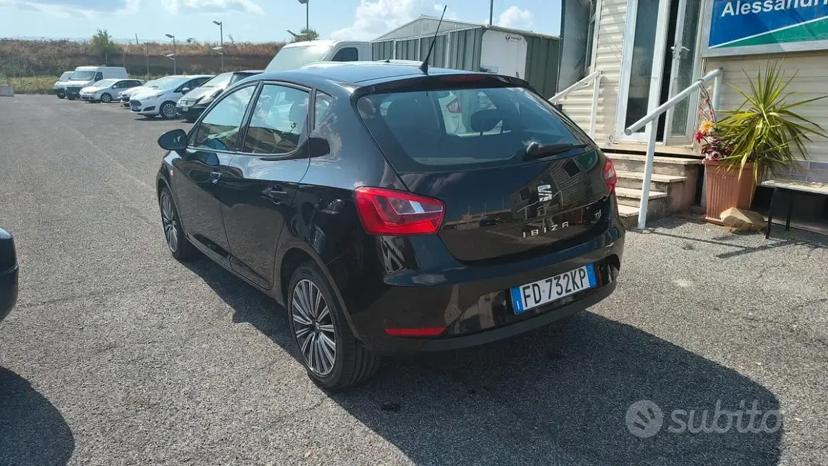 Usata Seat Ibiza CONNECT 75 CV (55 kW) 2016 Nero Berlina