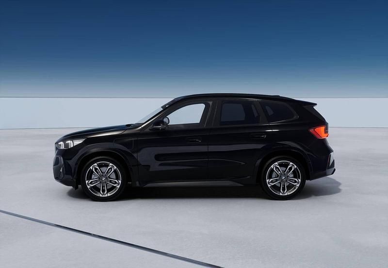 Nuova BMW X1 M Sport 136 CV (100 kW) 2025 Black sapphire SUV