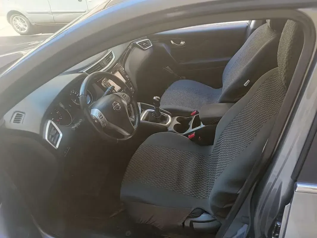 Usata Nissan Qashqai Acenta 131 CV (96 kW) 2015 Grigio SUV