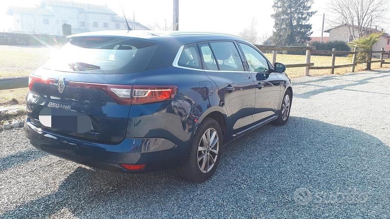 Usata Renault Mégane IV Zen 110 CV (80 kW) 2017 Blu Berlina