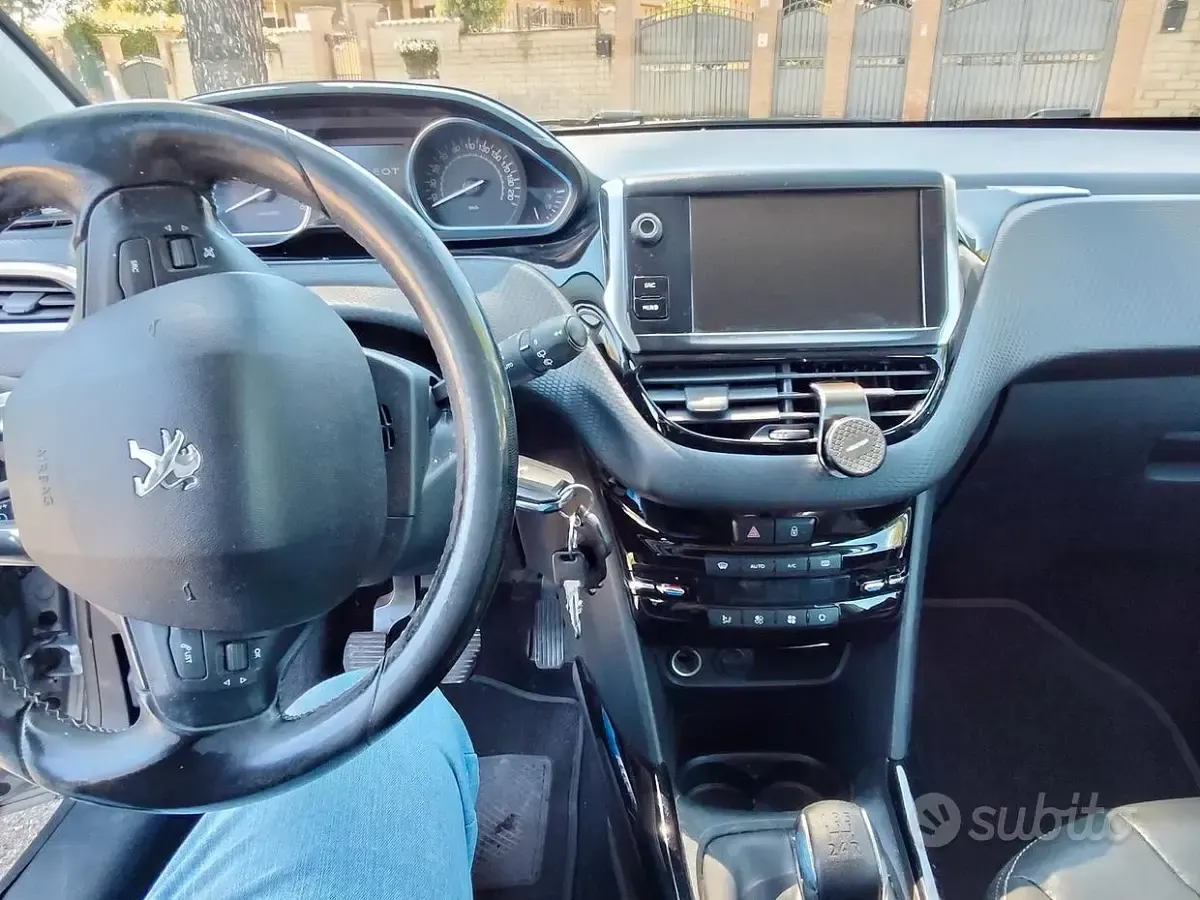 Usata Peugeot 2008 99 CV (72 kW) 2018 SUV