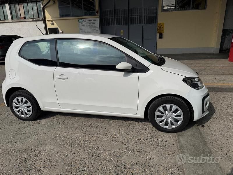 Begagnad VW up! Move 60 HK (44 kW) 2020 Vit Halvkombi