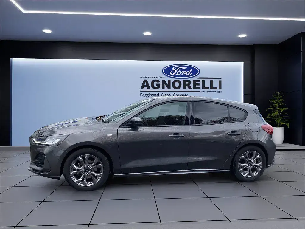 Usata Ford Focus ST-Line 125 CV (91 kW) 2022 Magnetic grey (metallizzato) Berlina