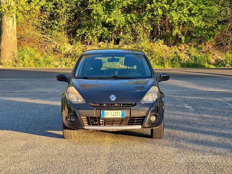 Usata Renault Clio II Luxe 75 CV (55 kW) 2009 Nero Berlina