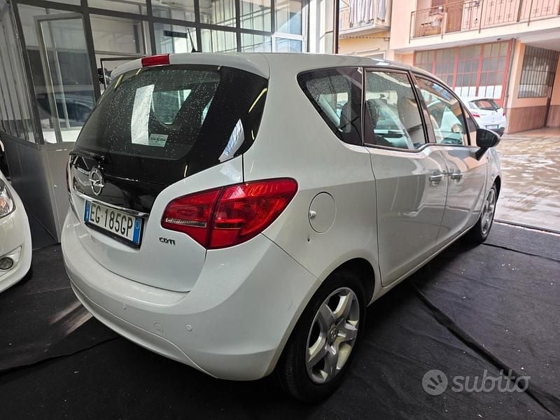 Usata Opel Meriva Cosmo 110 CV (80 kW) 2012 Bianco Monovolume