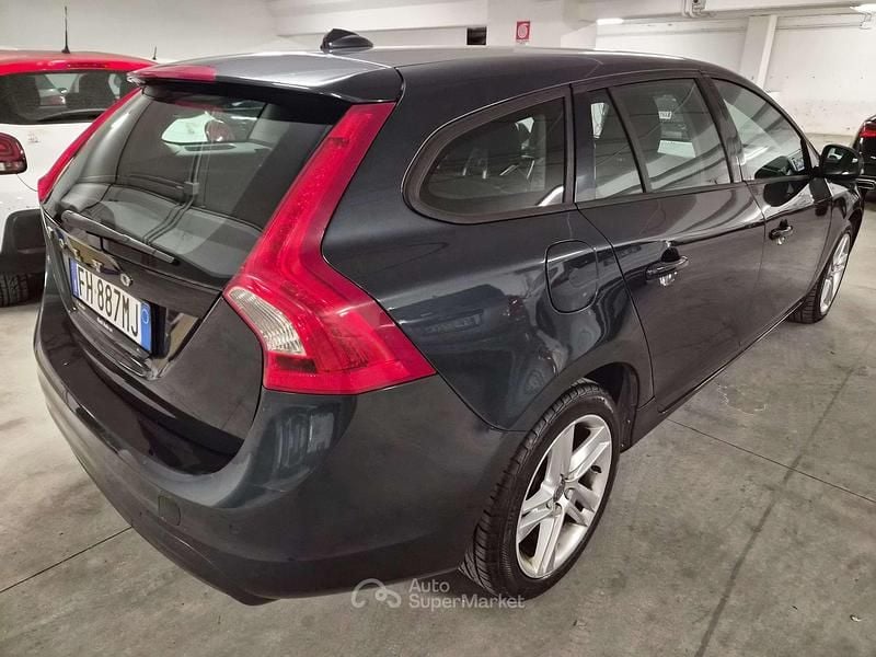 Usata Volvo V60 Kinetic 120 CV (88 kW) 2017 Grigio Station wagon