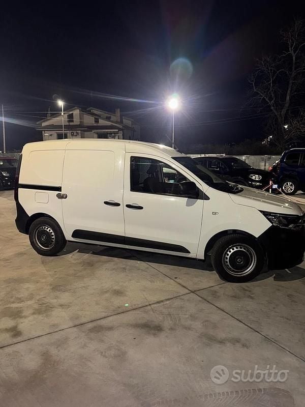 Usado Renault Express 95 CV (69 kW) 2022 Blanco Monovolumen