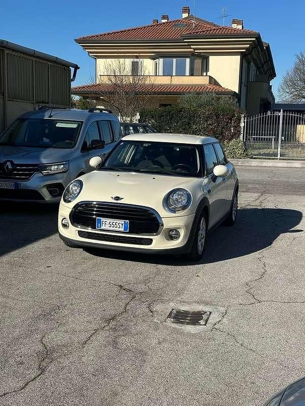 Usata Mini Cooper D Business 116 CV (85 kW) 2017 Beige Utilitaria