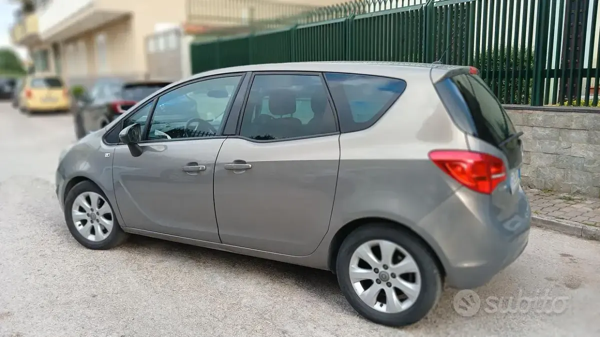 Usata Opel Meriva 95 CV (69 kW) 2011 Grigio Monovolume