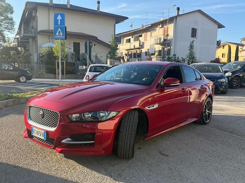 Usata Jaguar XE R-Sport 179 CV (131 kW) 2016 Bordo Berlina