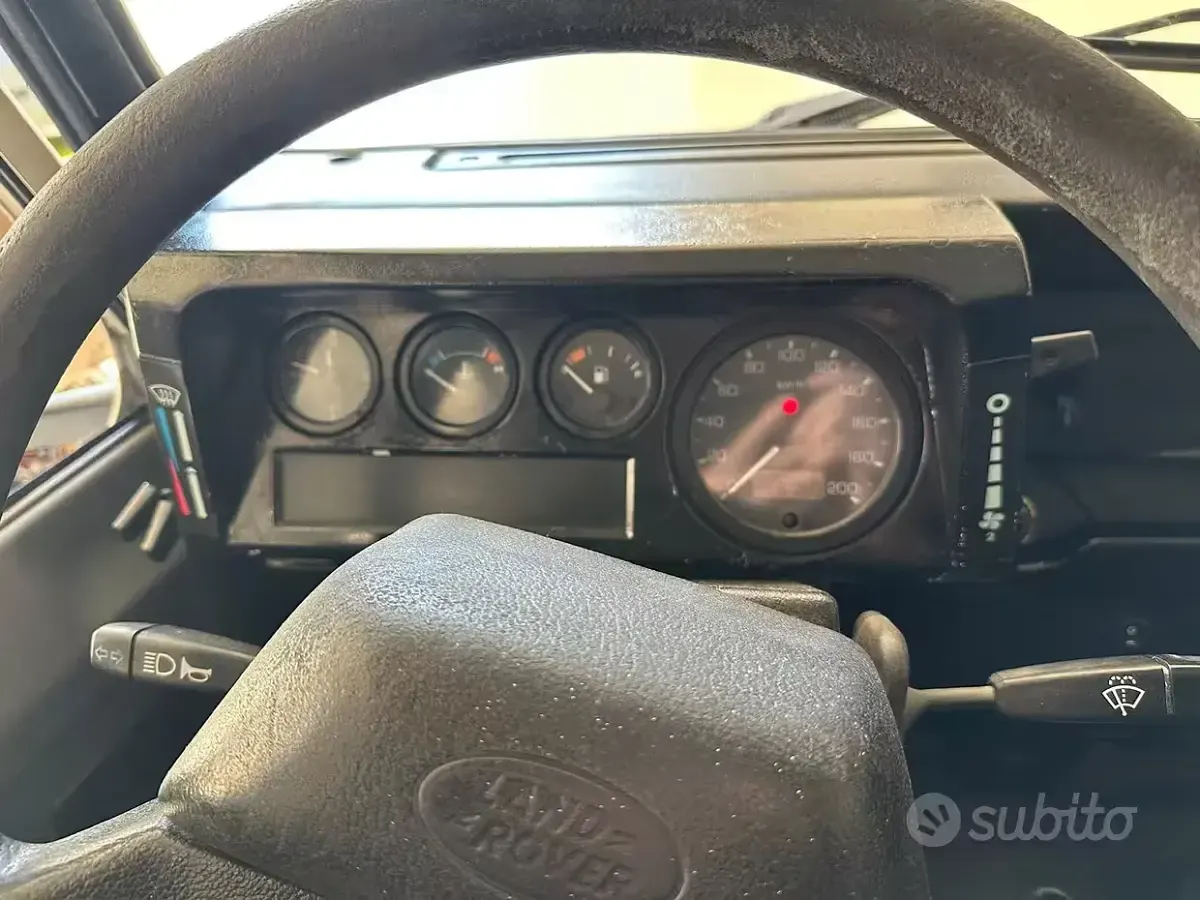 Usata Land Rover Defender 122 CV (89 kW) 2001 Bianco Station wagon