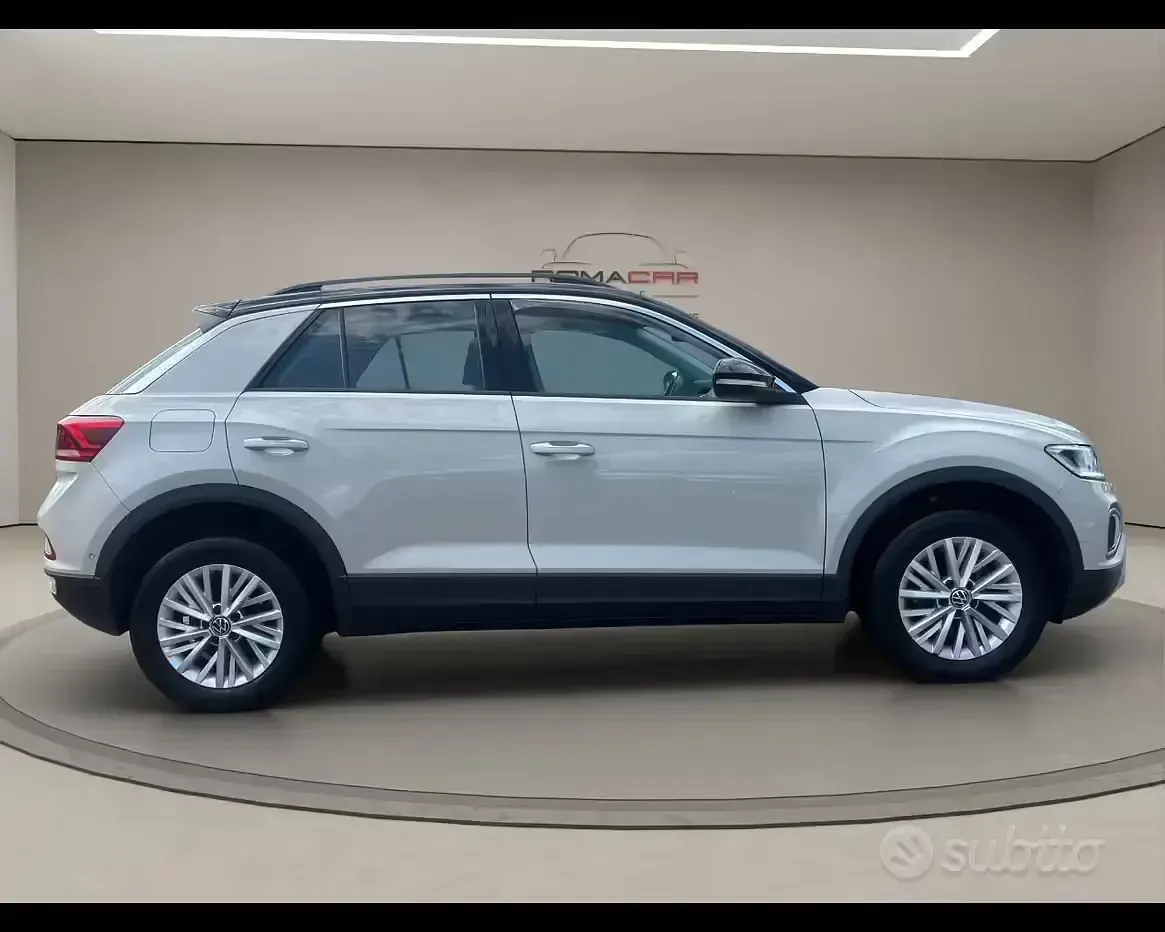 Usata VW T-Roc Life 150 CV (110 kW) 2022 Giallo SUV