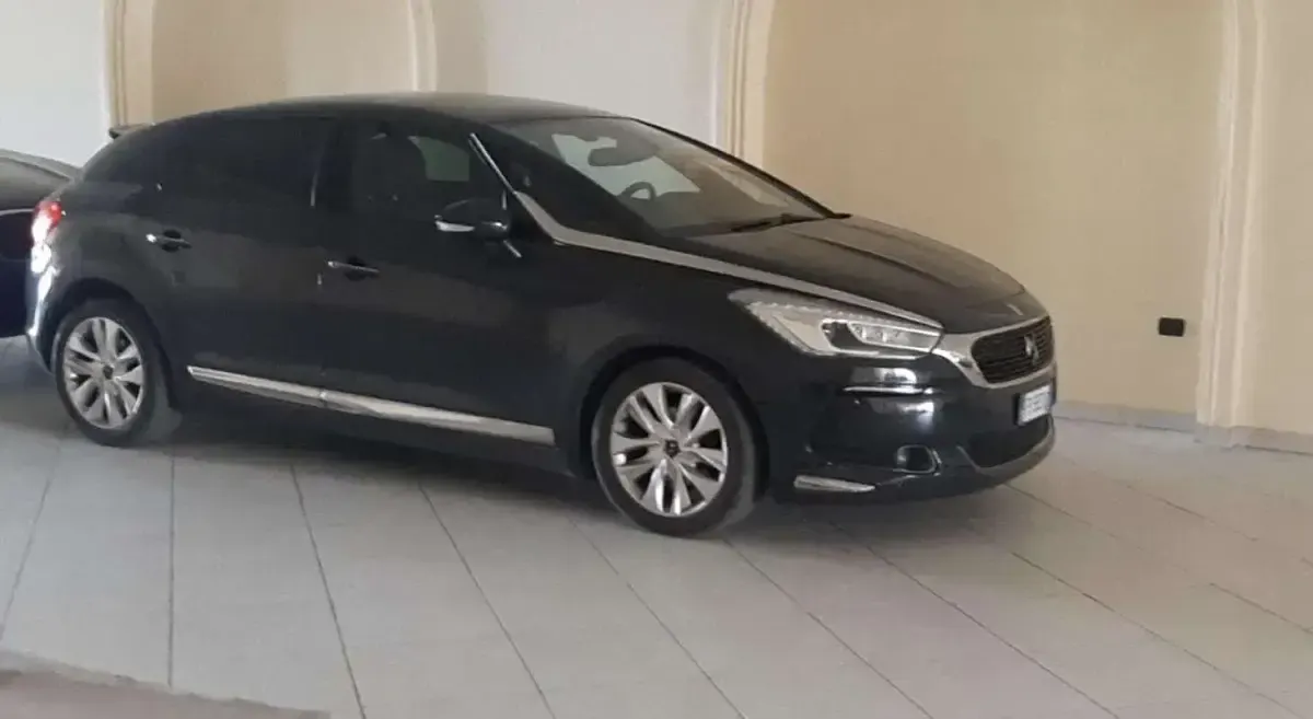 Usata DS Automobiles DS5 Business 120 CV (88 kW) 2016 Nero Utilitaria