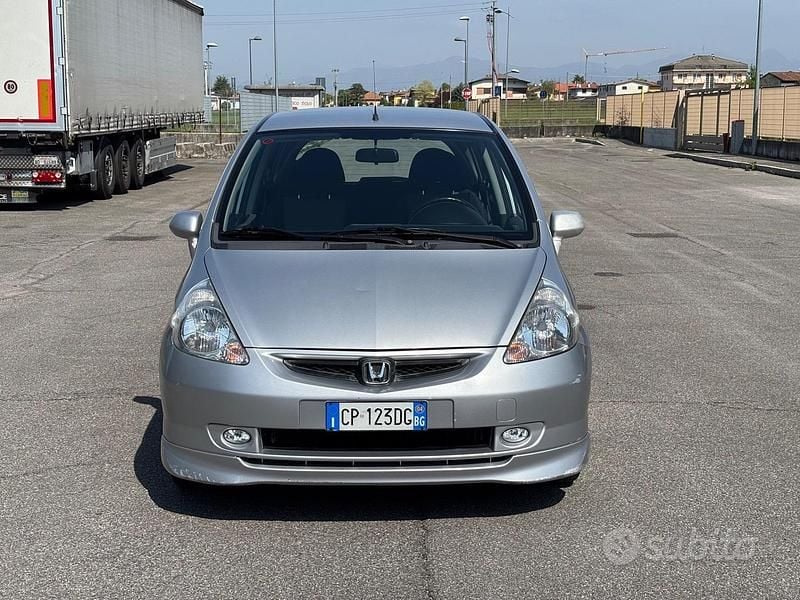 Usata Honda Jazz 83 CV (61 kW) 2004 Grigio Utilitaria