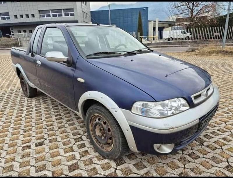 Usata Fiat Strada 82 CV (60 kW) 2004 Pick-up