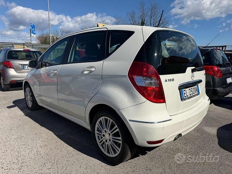 Usata Mercedes A180 Avantgarde 109 CV (80 kW) 2012 Bianco Berlina