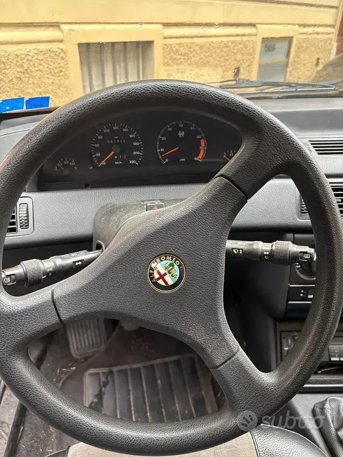 Usata Alfa Romeo 155 116 CV (85 kW) 1994 Rosso Berlina