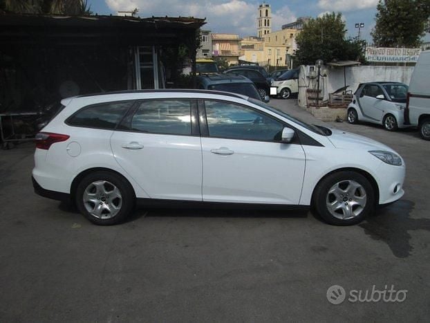Usata Ford Focus 115 CV (84 kW) 2013 Bianco Station wagon