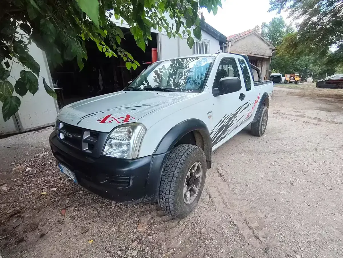 Usata Isuzu D-Max 101 CV (74 kW) 2005 Bianco SUV