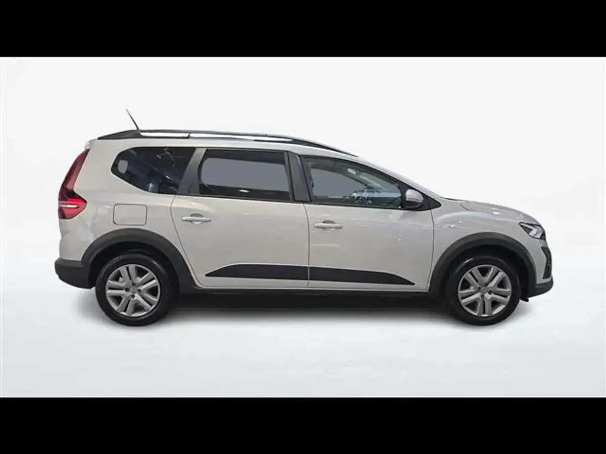 Usata Dacia Jogger Expression 101 CV (74 kW) 2023 Grigio chiaro Monovolume