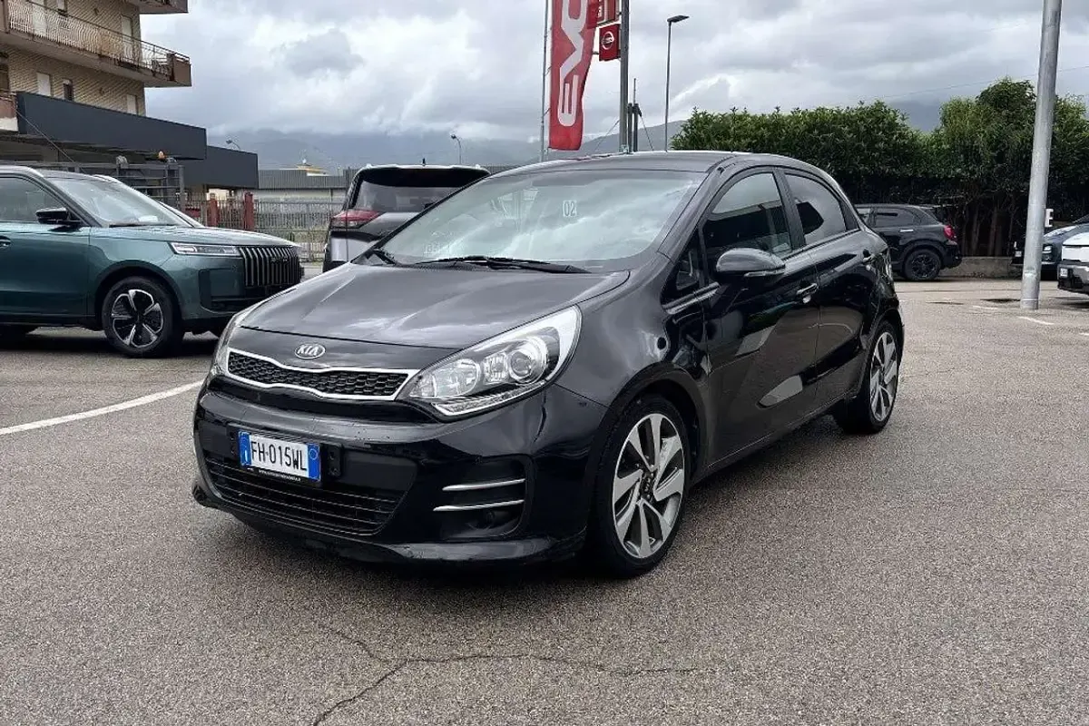 Usata Kia Rio 90 CV (66 kW) 2017 Nero Berlina