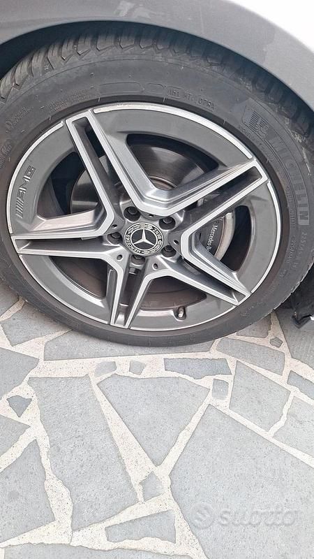 Usata Mercedes B200 2020 Grigio Monovolume