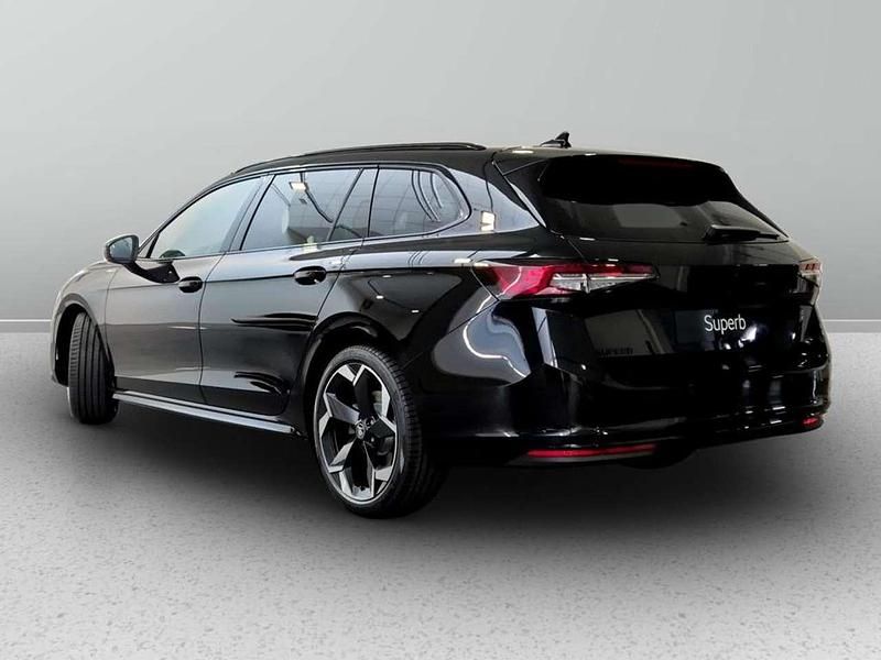 Nuova Skoda Superb SportLine 150 CV (110 kW) 2026 Nero ebano metallizzato Station wagon