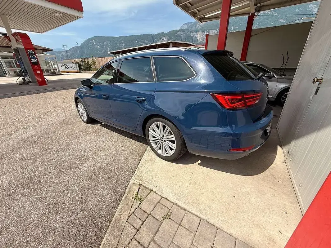 Usata Seat Leon ST XCELLENCE 150 CV (110 kW) 2017 Blu/azzurro Station wagon