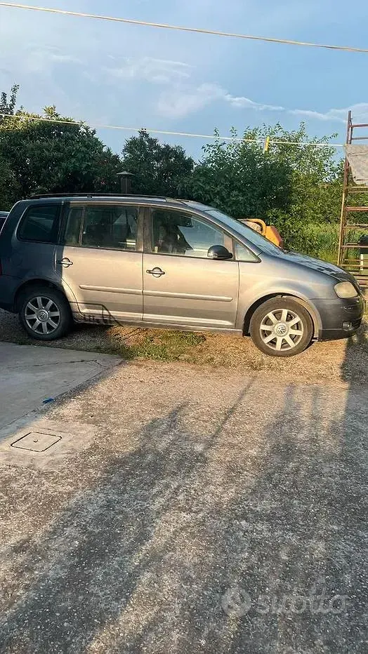 Usata VW Touran 140 CV (102 kW) 2004 Grigio Monovolume