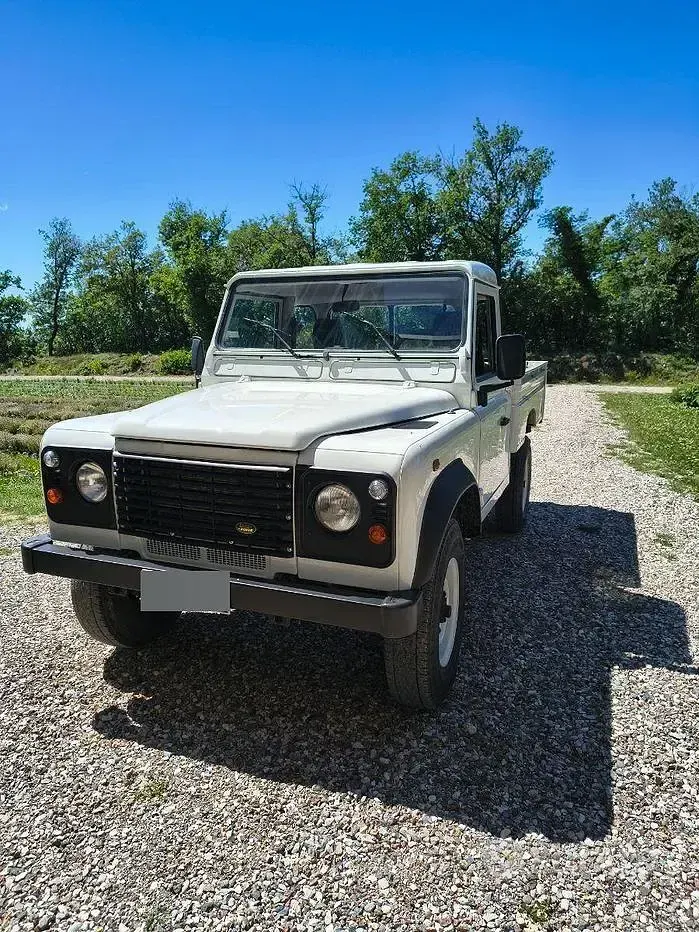 Usata Land Rover Defender 122 CV (89 kW) 1999 Bianco Pick-up