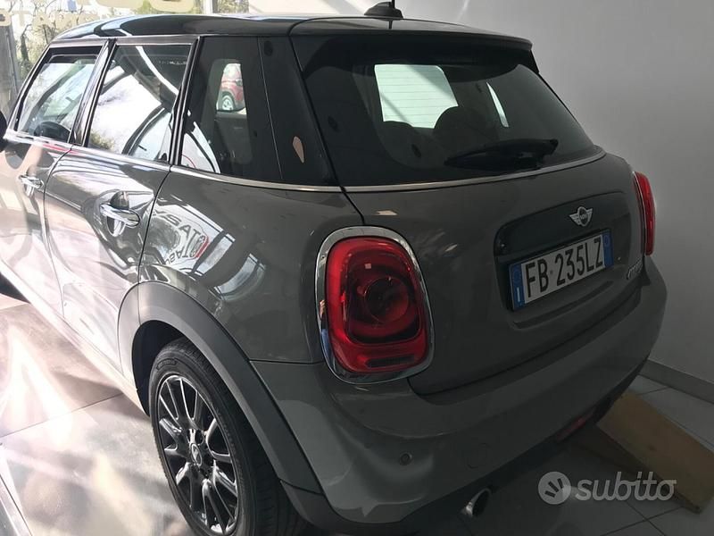 Usata Mini Cooper D Business 116 CV (85 kW) 2016 Grigio Utilitaria