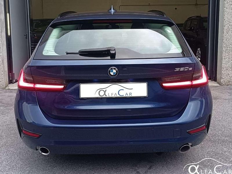 Usata BMW 320e Advantage 163 CV (119 kW) 2022 Phytonic blue Station wagon
