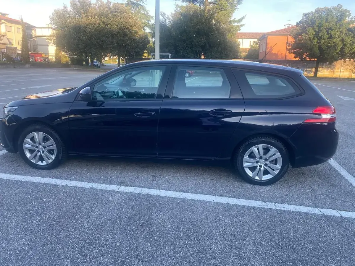 Usata Peugeot 308 Business-Line 131 CV (96 kW) 2018 Blu Station wagon