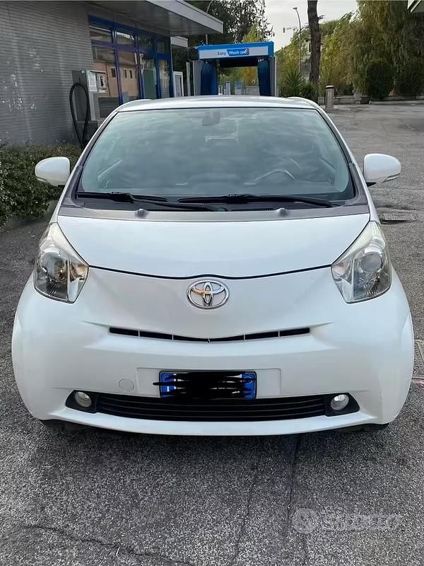 Usata Toyota iQ 68 CV (50 kW) 2010 Bianco Utilitaria