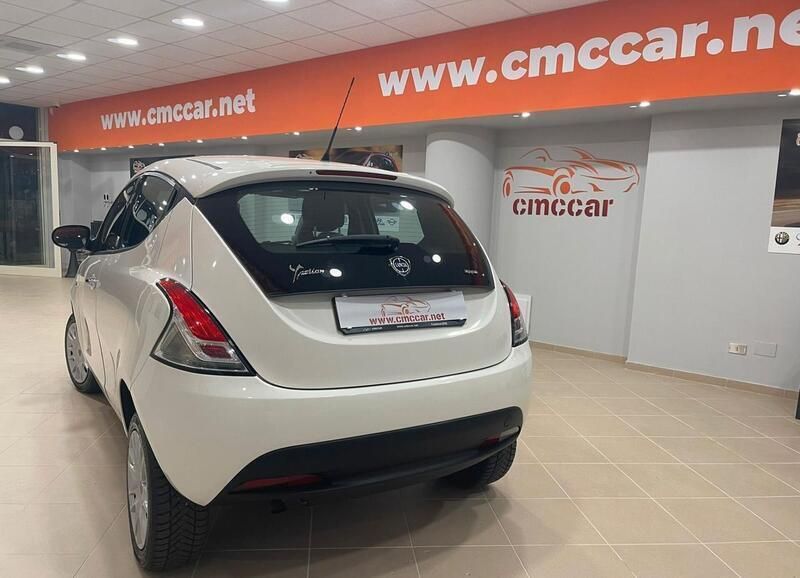 Usata Lancia Ypsilon Gold 85 CV (62 kW) 2013 Bianco Utilitaria
