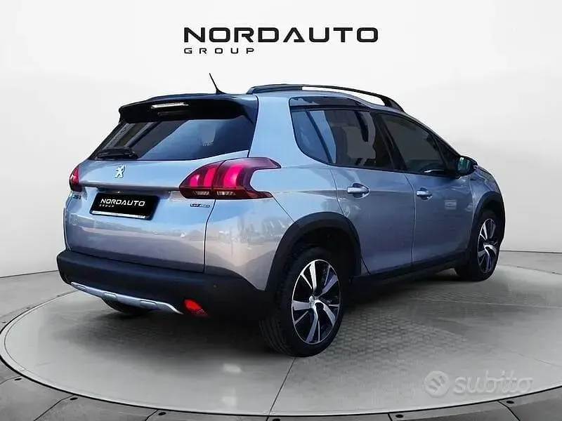 Usata Peugeot 2008 GT-line 110 CV (80 kW) 2017 Grigio SUV