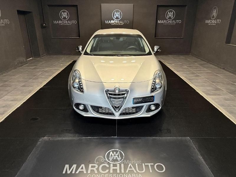 Usata Alfa Romeo Giulietta Exclusive 150 CV (110 kW) 2015 Argento Utilitaria