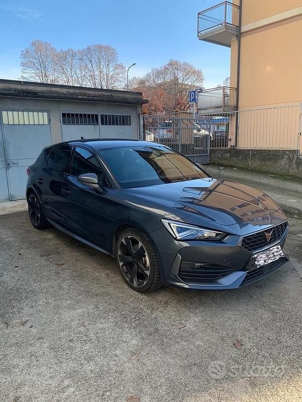 Usata Cupra Leon 150 CV (110 kW) 2024 Grigio Berlina