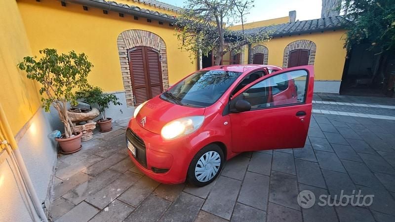 Rosso Usata 2011 Citroën C1 Due volumi | 6900 € (Molto cara) - Immagine 1/4