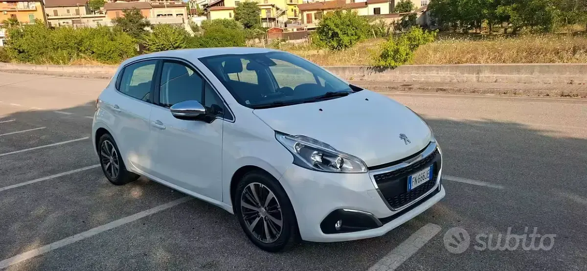 Usata Peugeot 208 Allure 75 CV (55 kW) 2018 Bianco Utilitaria